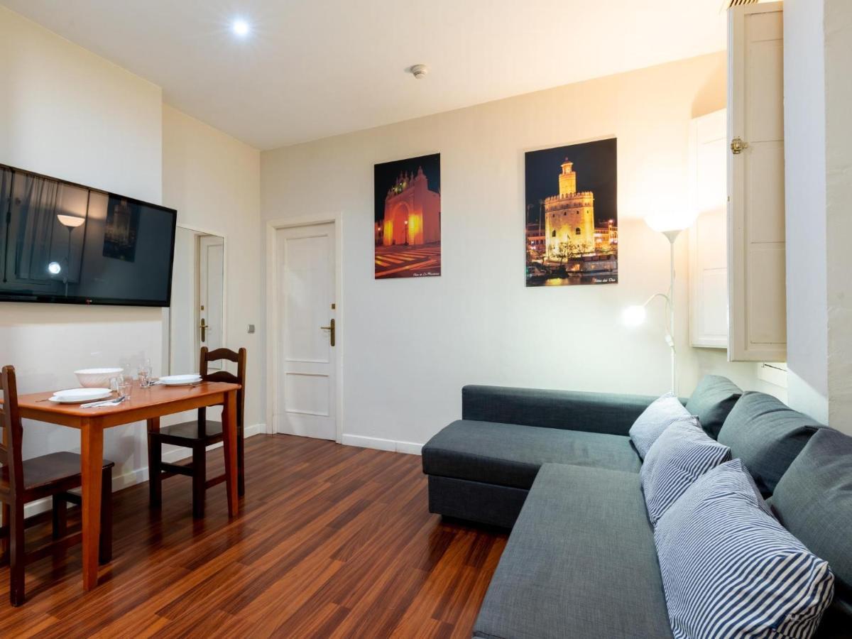 Appartamento Holi-Rent Lumbreras Siviglia Esterno foto