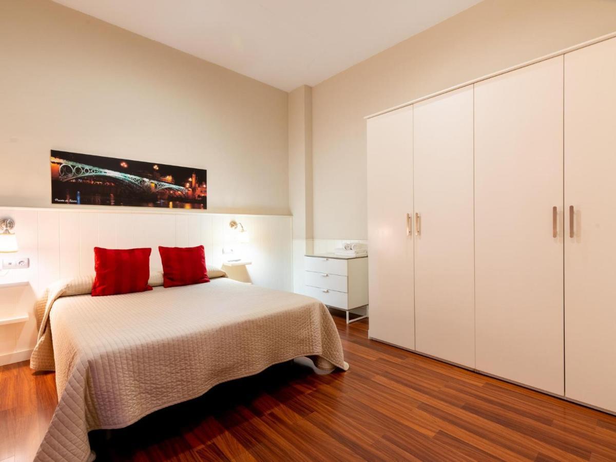 Appartamento Holi-Rent Lumbreras Siviglia Esterno foto