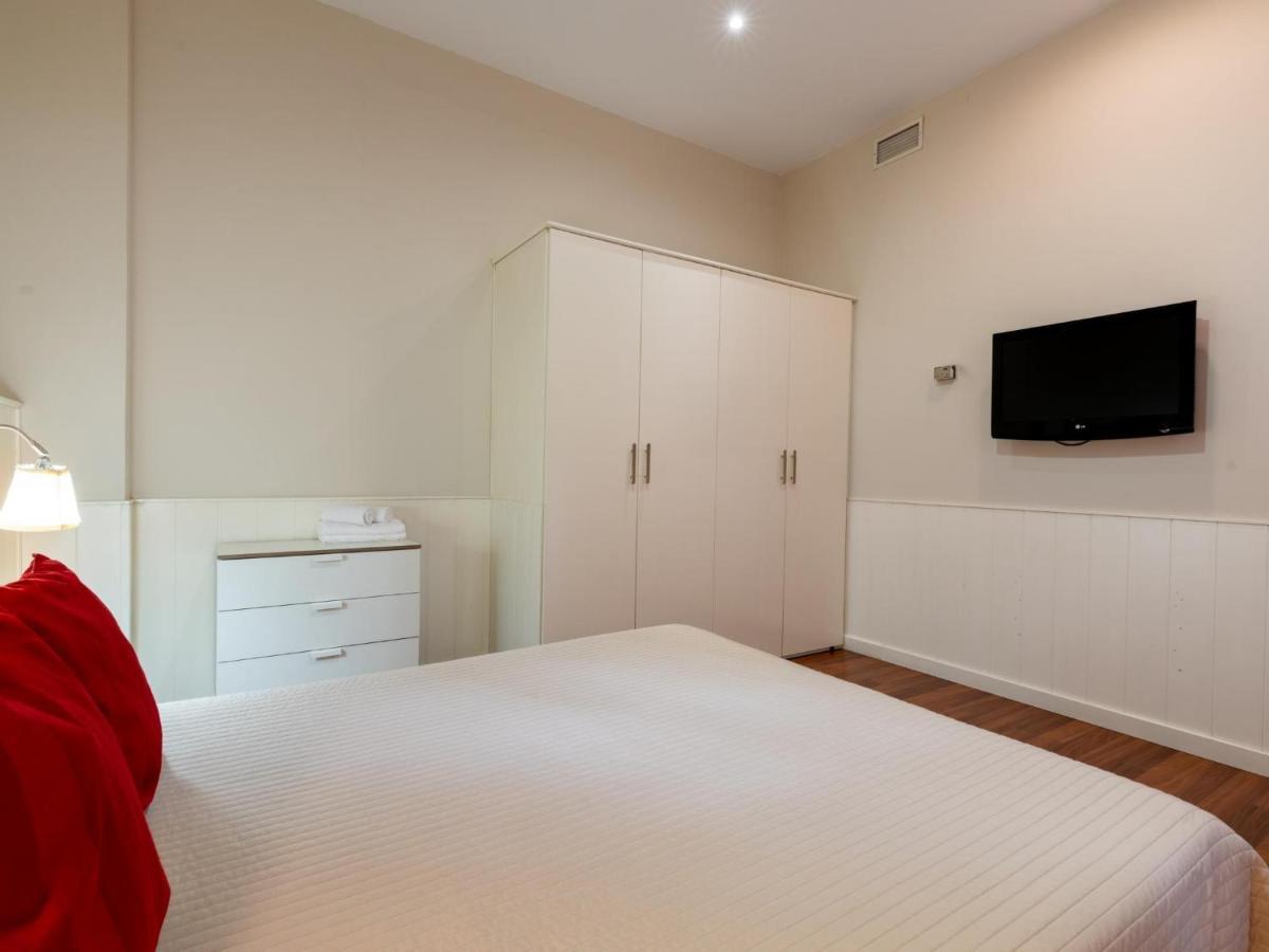 Appartamento Holi-Rent Lumbreras Siviglia Esterno foto